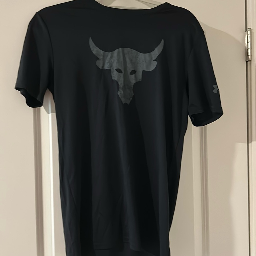 Youth XL Under Armour black dri fit t shirt